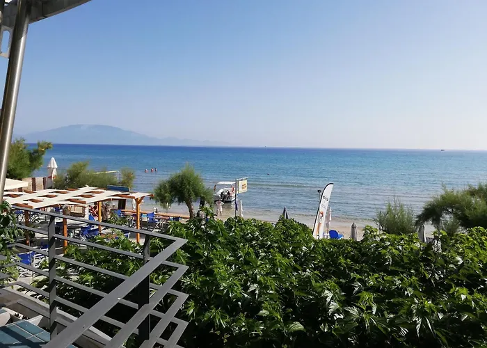 Lagounaris Beach Hotel